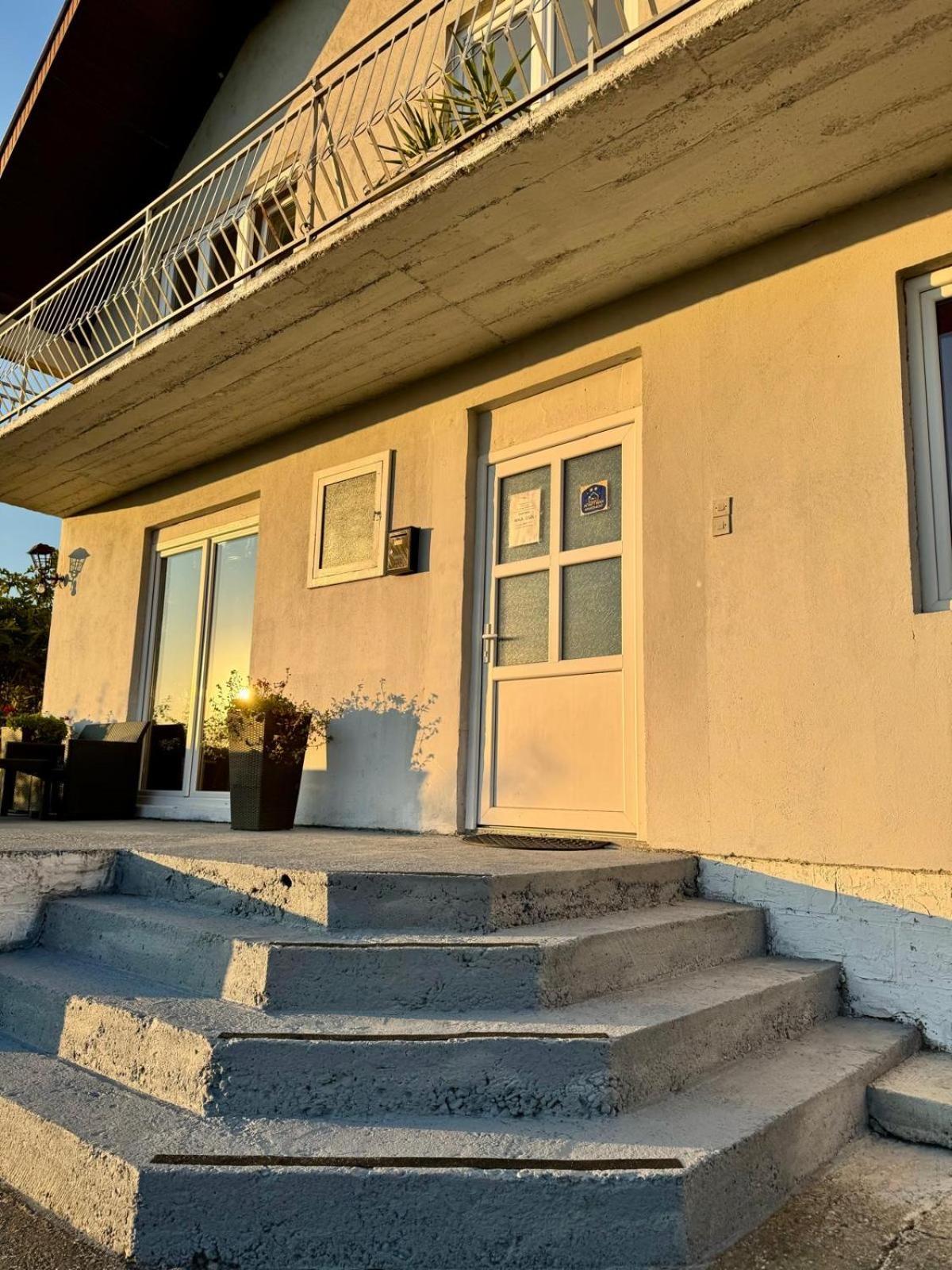 Mala Oaza Apartment Cacak Ngoại thất bức ảnh